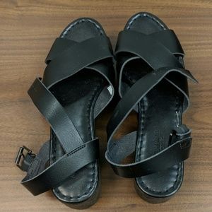 NWOT Platform Sandals with Buckle